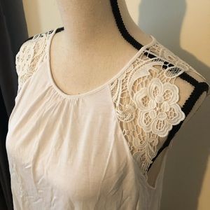 H&M sleeveless lace tank - M